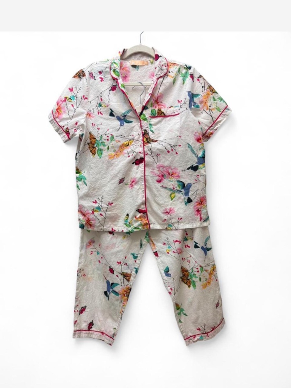 White Floral & Hummingbird Short-Sleeve Women’s Pajama Set with Pink Trim